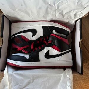 Air Jordan 1 Mid